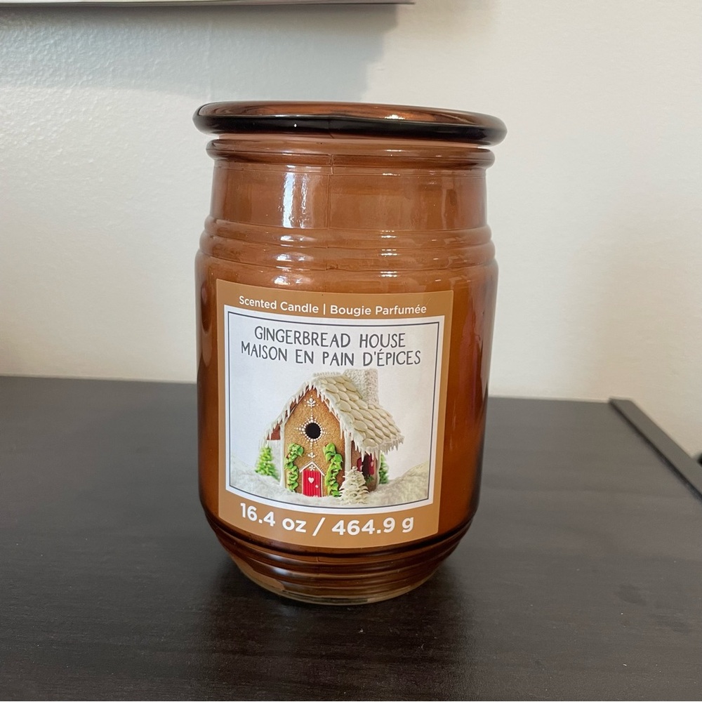 Ashland | Gingerbread House Scented Candle Jar